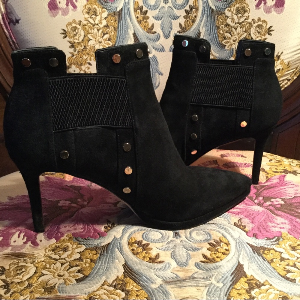 KL  Bootie Heels Like NEW!